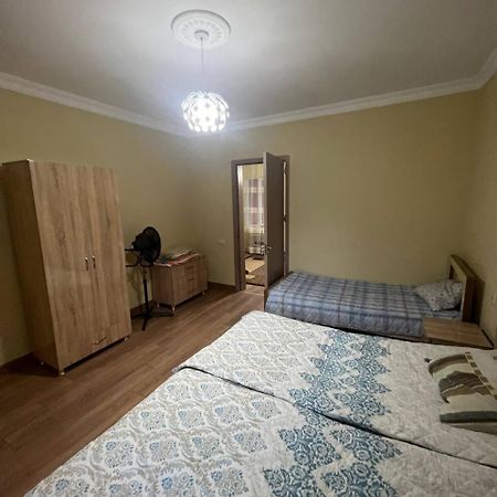 Los-Polos Hermanos Batumi Exteriör bild