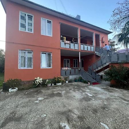 Los-Polos Hermanos Batumi Exteriör bild