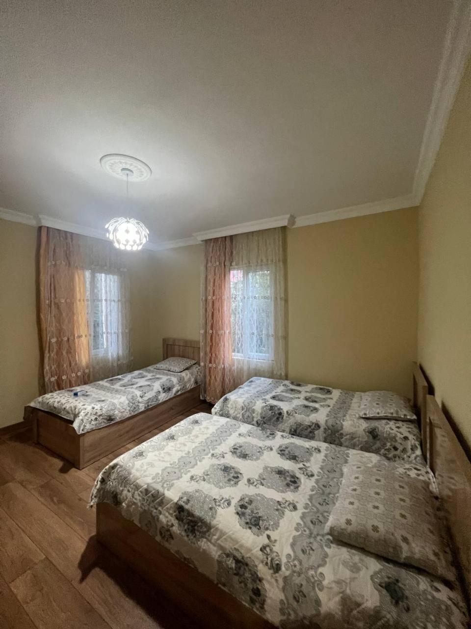 Los-Polos Hermanos Batumi Exteriör bild