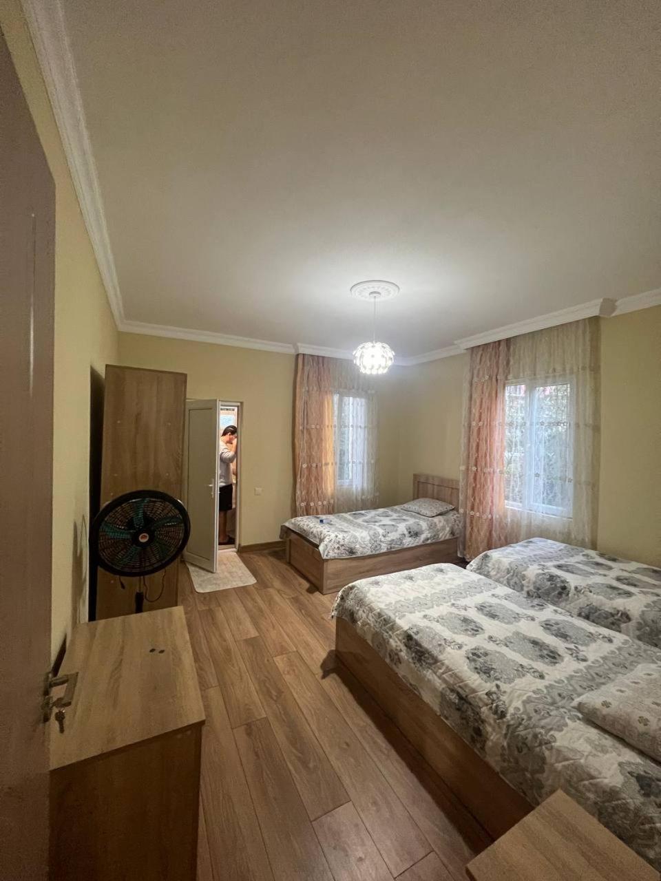 Los-Polos Hermanos Batumi Exteriör bild